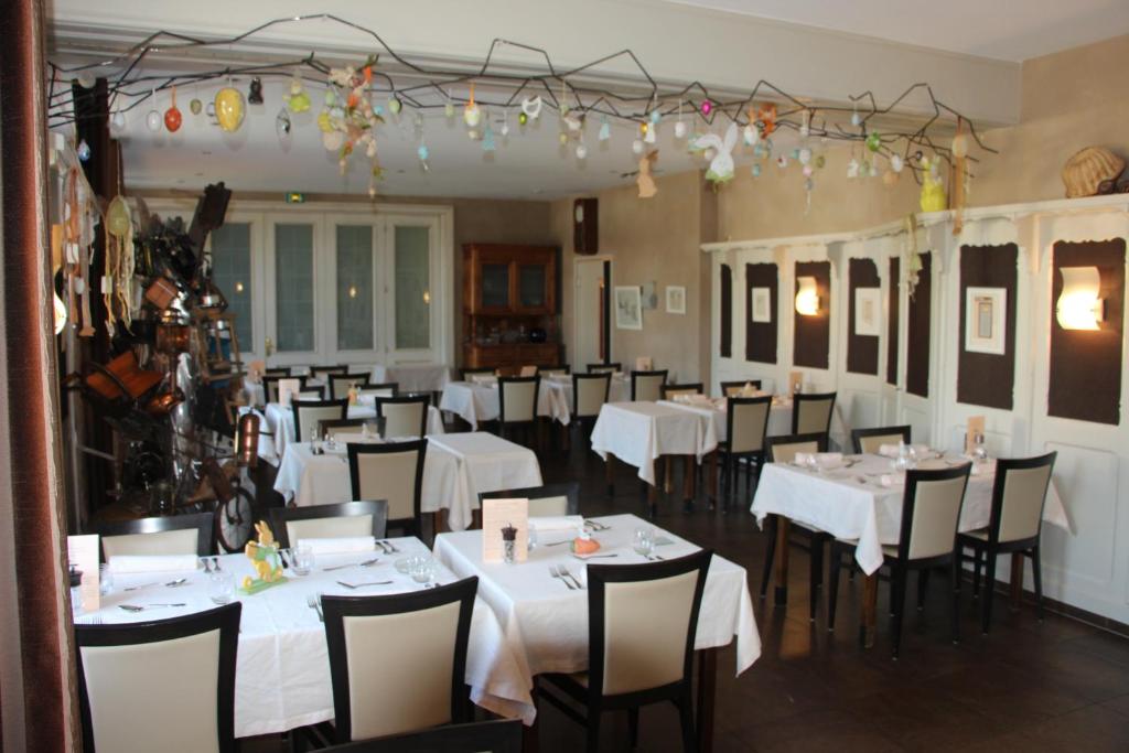 Restaurace v ubytování Auberge Des Mésanges
