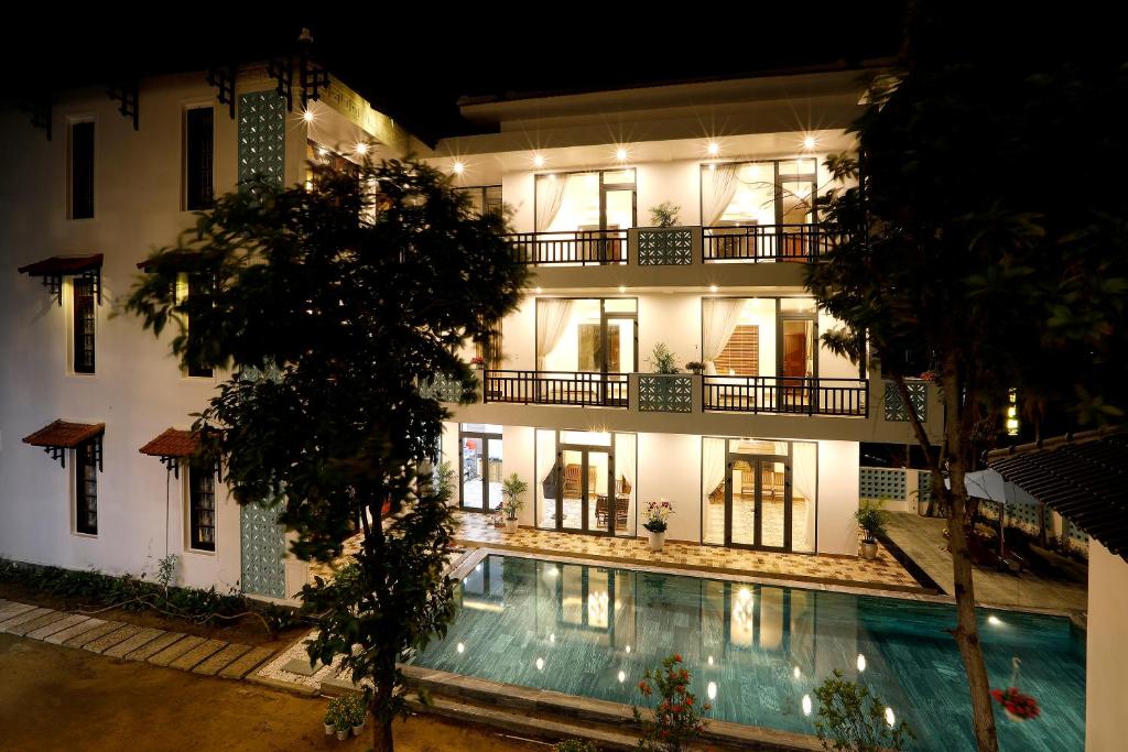 Бассейн в Tropical Garden & Pool Villa или поблизости