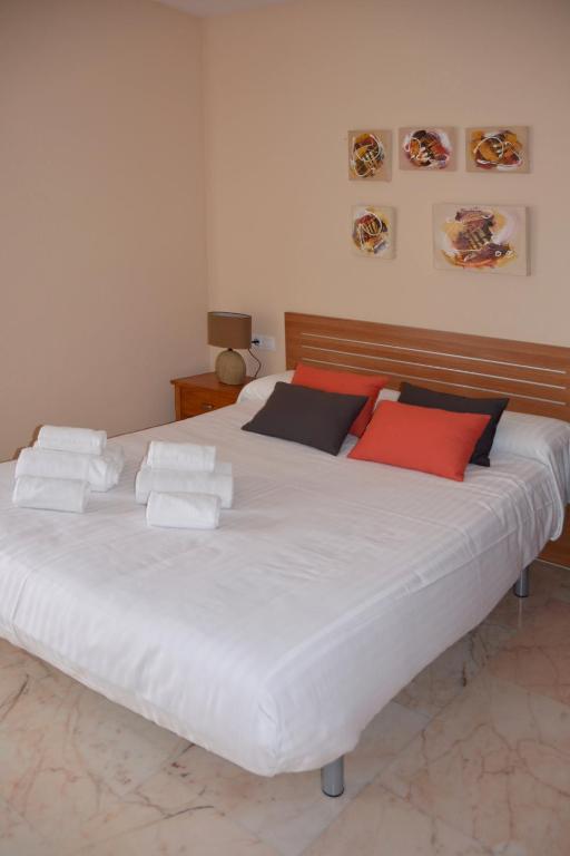 Postel nebo postele na pokoji v ubytování Apartamentos Casa-Patio Las Palmeras