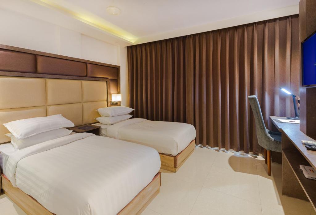 TV a/nebo společenská místnost v ubytování Aura One Hotel