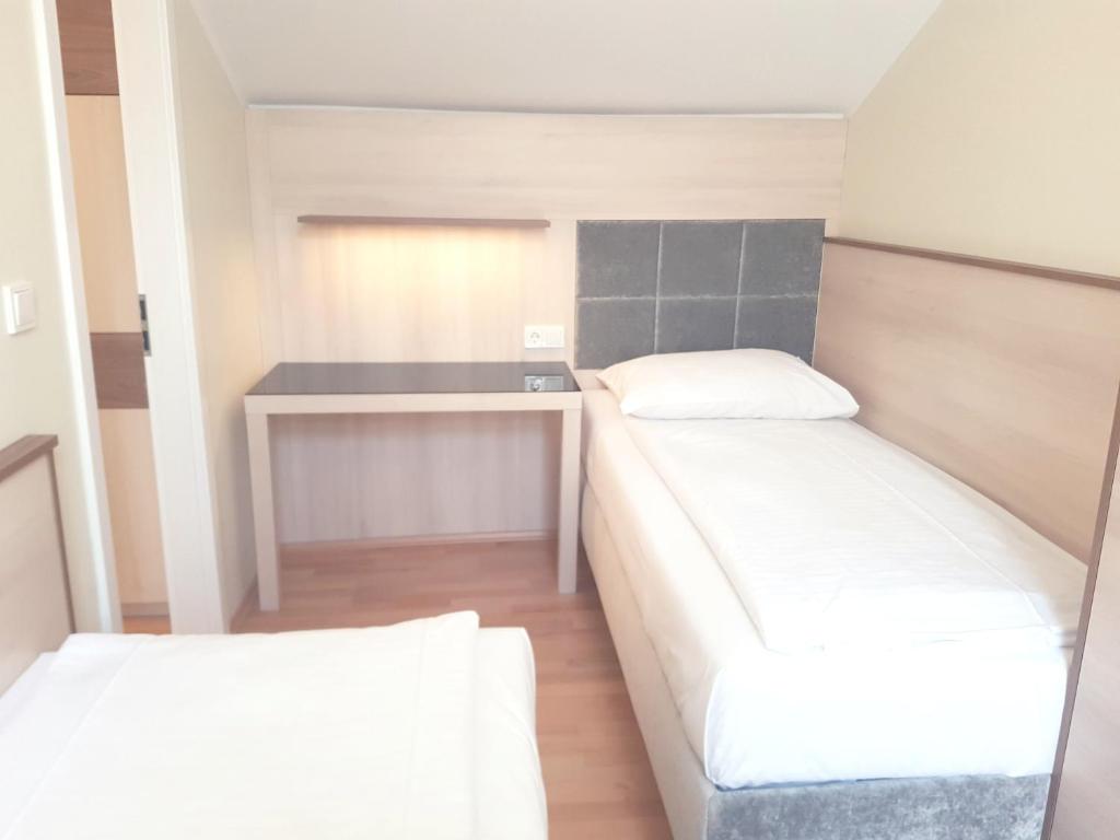 Postel nebo postele na pokoji v ubytování Hotel Haydn