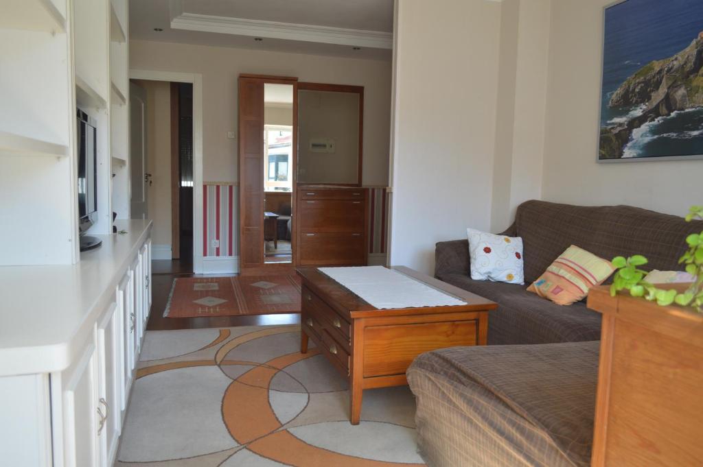 a living room with a couch and a coffee table at Casa acogedora in Mundaka