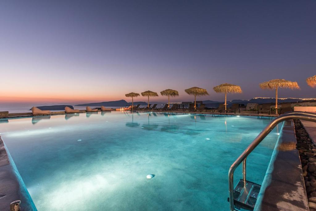 Piscina a Sunset Faros o a prop