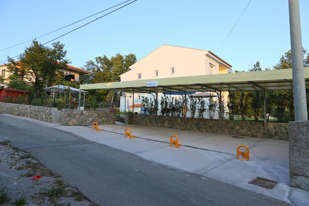 Budova, kde se vila nachází