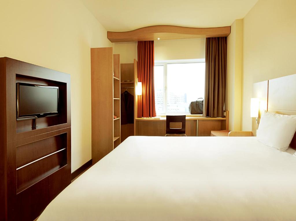 TV a/nebo společenská místnost v ubytování Hotel ibis Braga