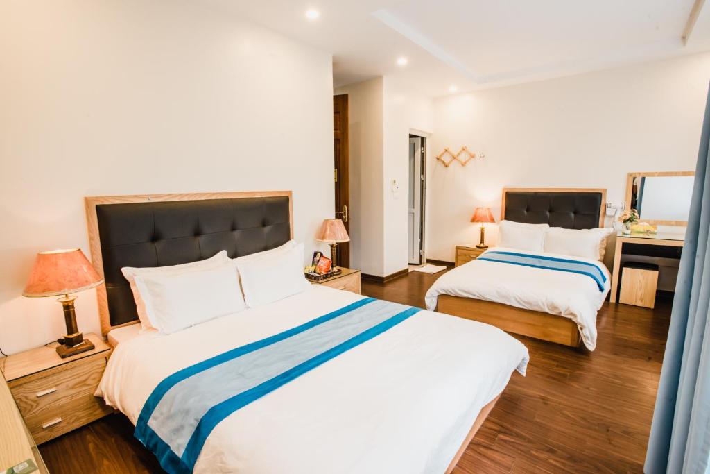 Postel nebo postele na pokoji v ubytování Hotel Royal