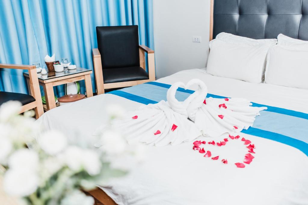 Postel nebo postele na pokoji v ubytování Hotel Royal