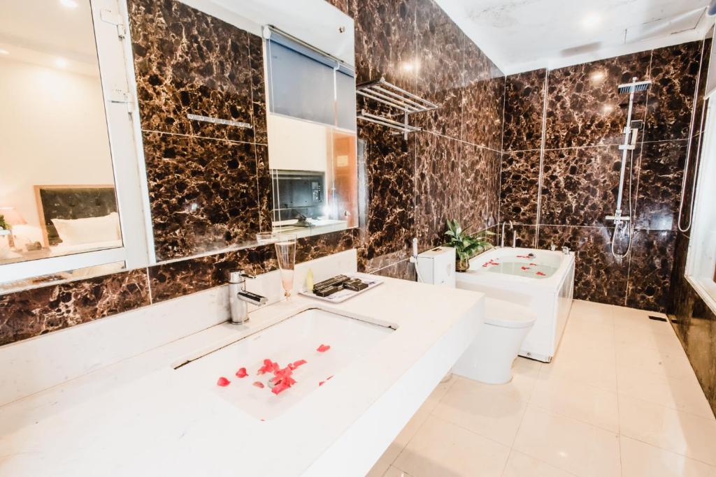 Koupelna v ubytování Hotel Royal