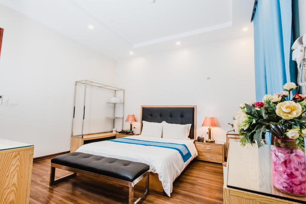 Postel nebo postele na pokoji v ubytování Hotel Royal