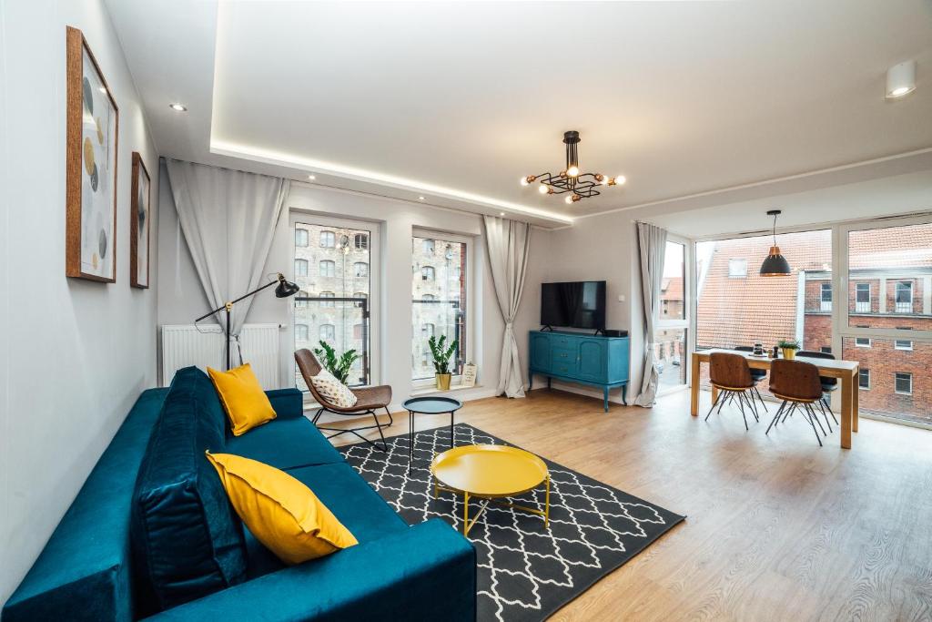 Televízia a/alebo spoločenská miestnosť v ubytovaní PoBookowane Chmielna Apartments Old Town
