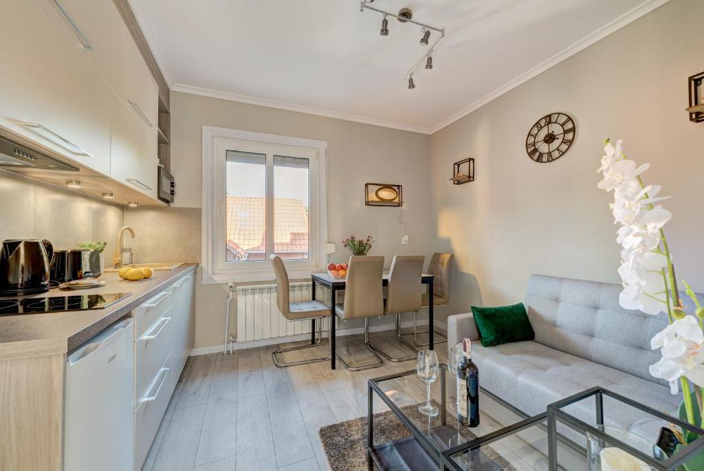 Кухня или кухненски бокс в Dom & House - Apartments Villa Elen