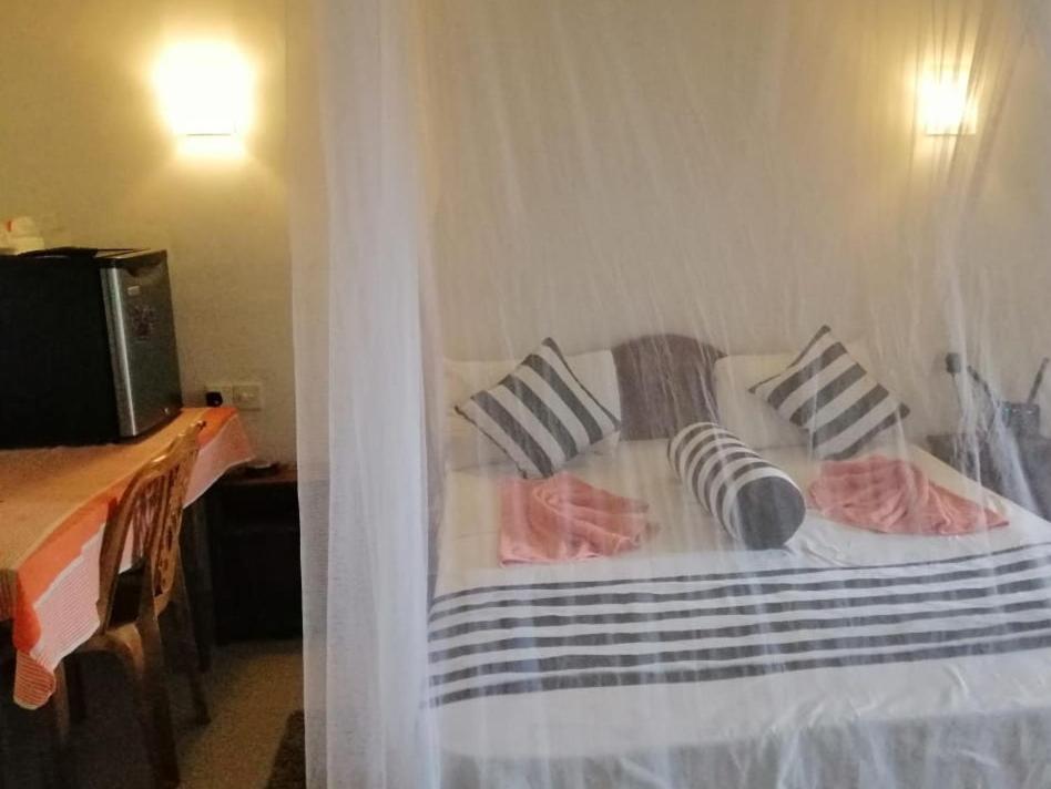 Postel nebo postele na pokoji v ubytování New Red Rose Ella