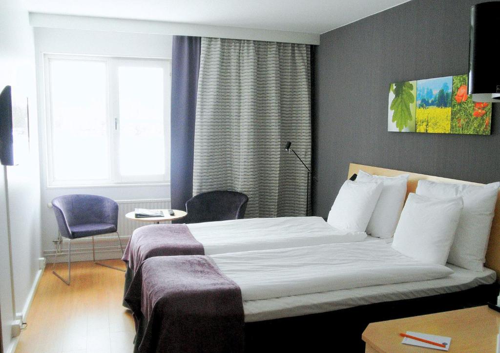Postel nebo postele na pokoji v ubytování Hotell Erikslund