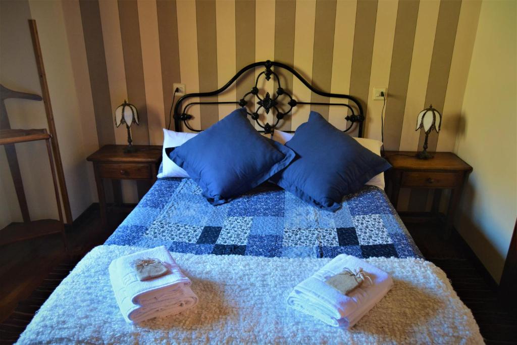 A bed or beds in a room at Núcleo de turismo Rural La Corte