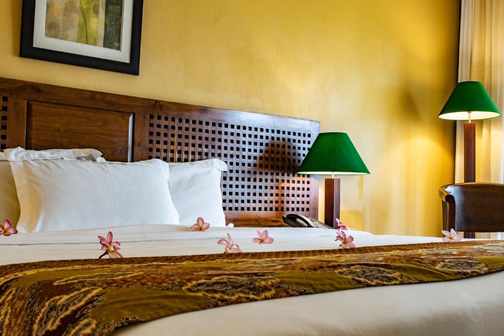 Postel nebo postele na pokoji v ubytování Aanari Hotel & Spa- Mauritius