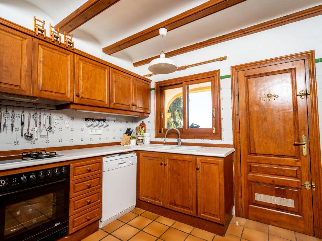 Kuchyň nebo kuchyňský kout v ubytování Villa Villa Casablanca by Interhome