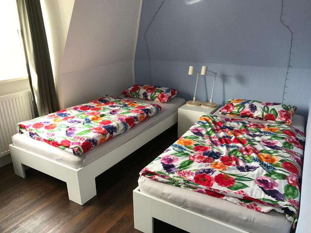 Un pat sau paturi într-o cameră la Design Apartment