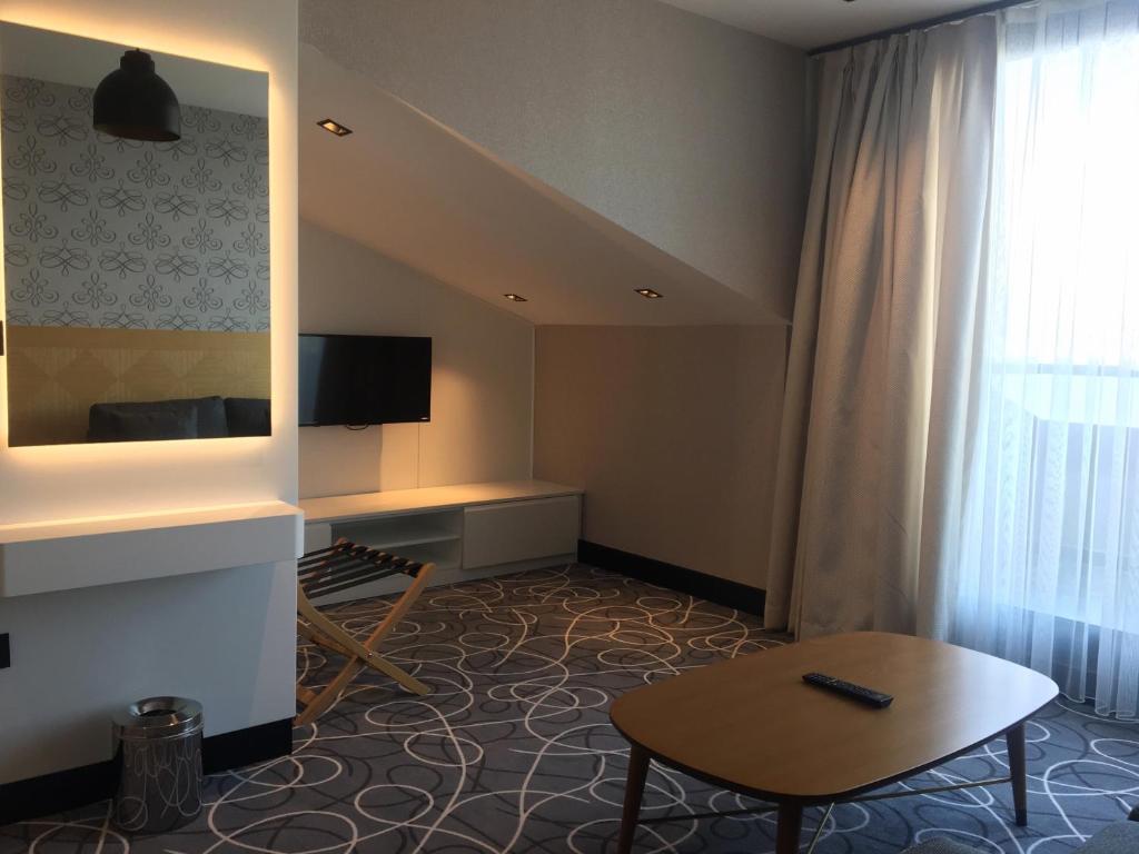 TV a/nebo společenská místnost v ubytování Four-G Hotel