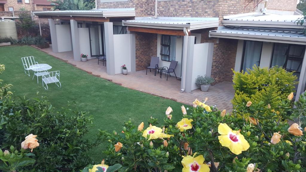 Gallery image of Sunbird Garden Cottage in Pretoria