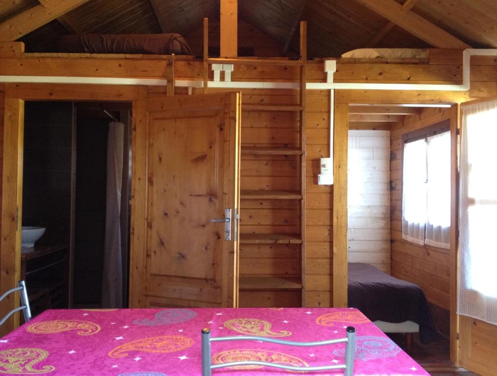 Postel nebo postele na pokoji v ubytování Les Bungalows les Vanilliers, Sud Sauvage avec piscine