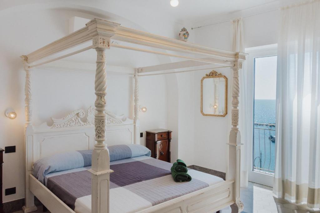 Posteľ alebo postele v izbe v ubytovaní La Concha Suites