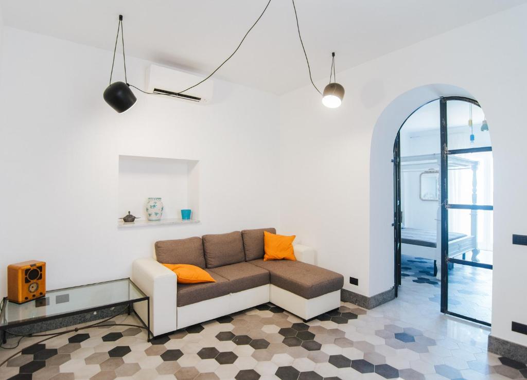 Posedenie v ubytovaní La Concha Suites