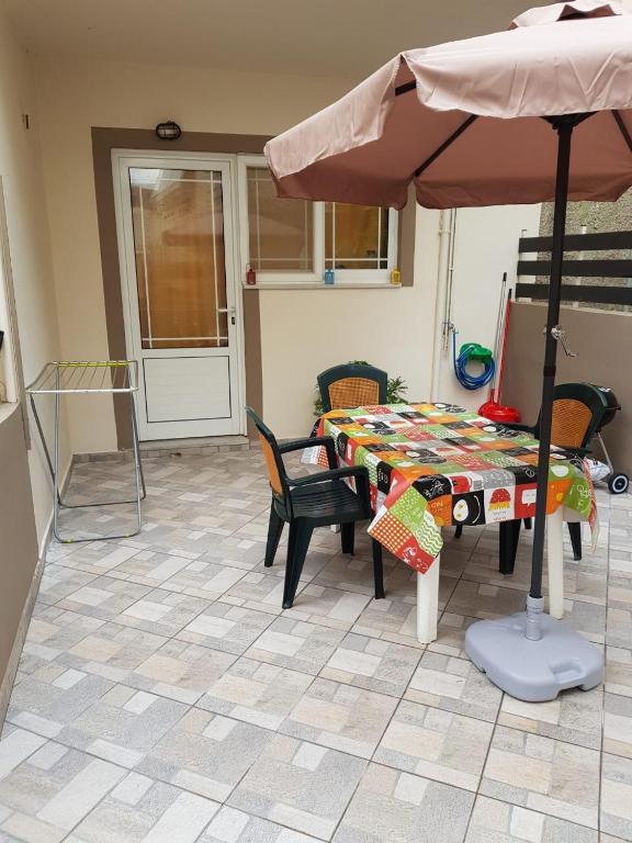 Patio alebo iná vonkajšia časť ubytovania Mamis Studio