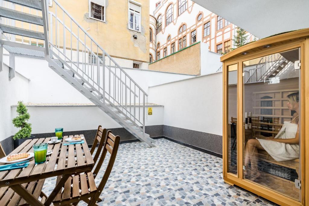 BpR Elite Apartments - Sky Terrace - CHROMATIC Vibe Apartment