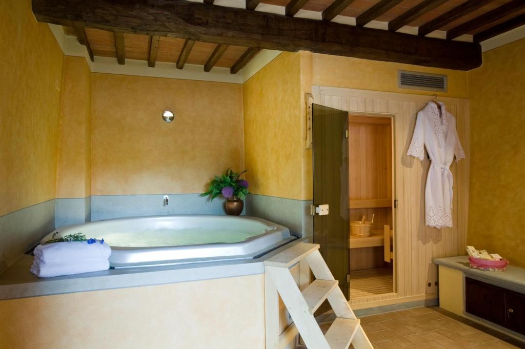 Koupelna v ubytování Borgo I Vicelli Adults Only Relais