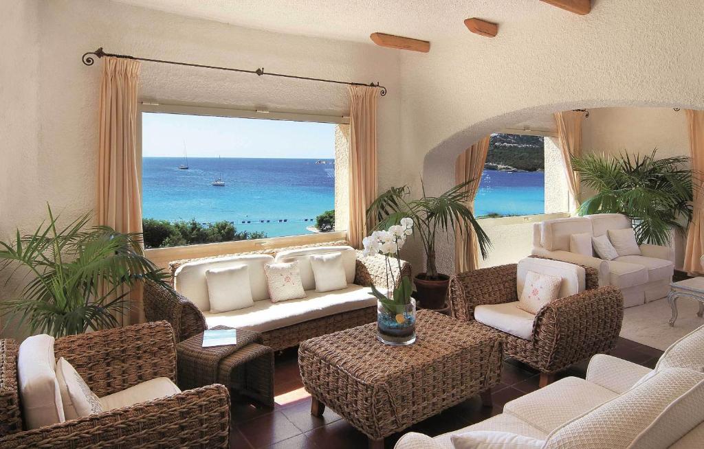 Posezení v ubytování COLONNA GRAND HOTEL CAPO TESTA, a Colonna Luxury Beach Hotel, Santa Teresa Sardegna