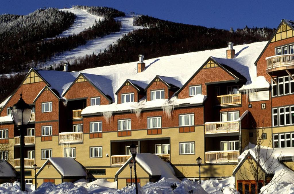 Nespecifikovaný výhled na hory nebo výhled na hory při pohledu z hotelu