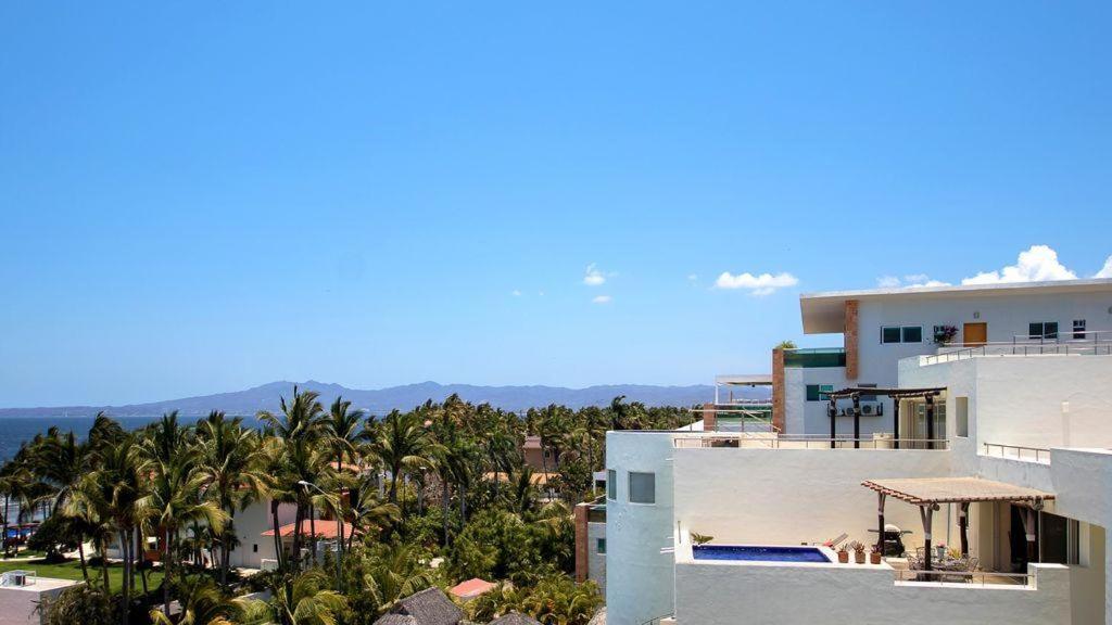 Nitta 2 bedroom-Ocean and Sunset Views with large deck and small dipping pool