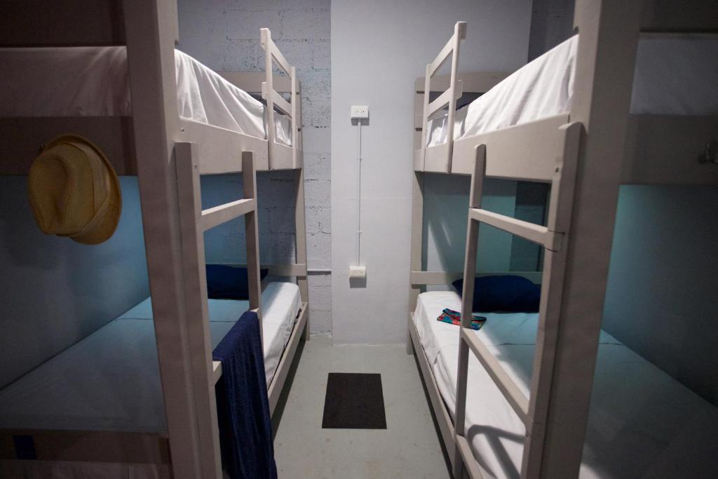 Palanda nebo palandy na pokoji v ubytování Hostel Auikyani