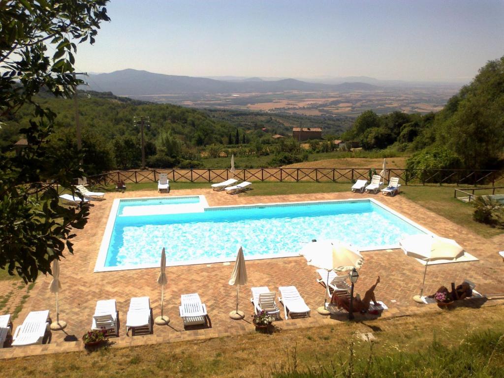 Bazén v ubytování Country House il Ciliegio nebo v jeho okolí