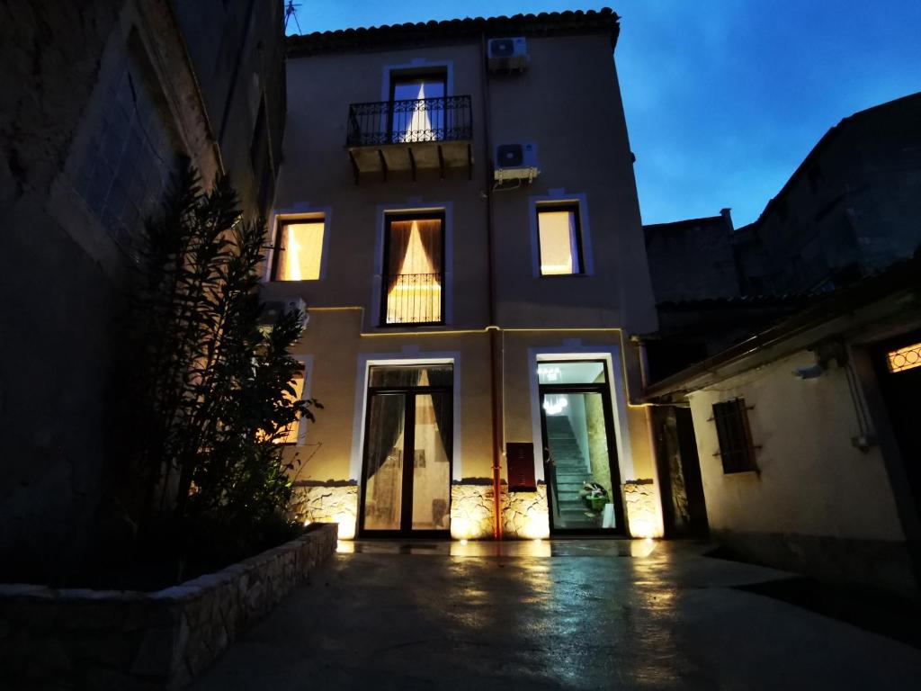 The building in which a vendégházakat is located