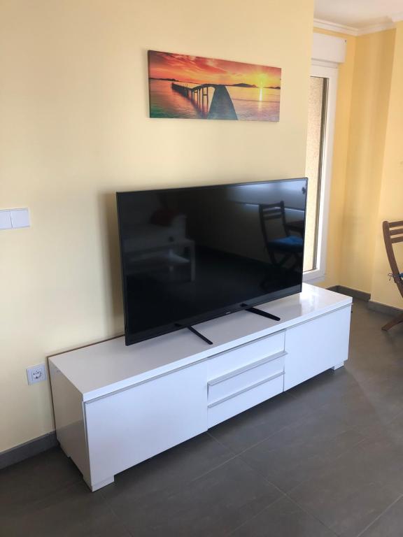A television and/or entertainment centre at Playa Altar Vistas a la Ría