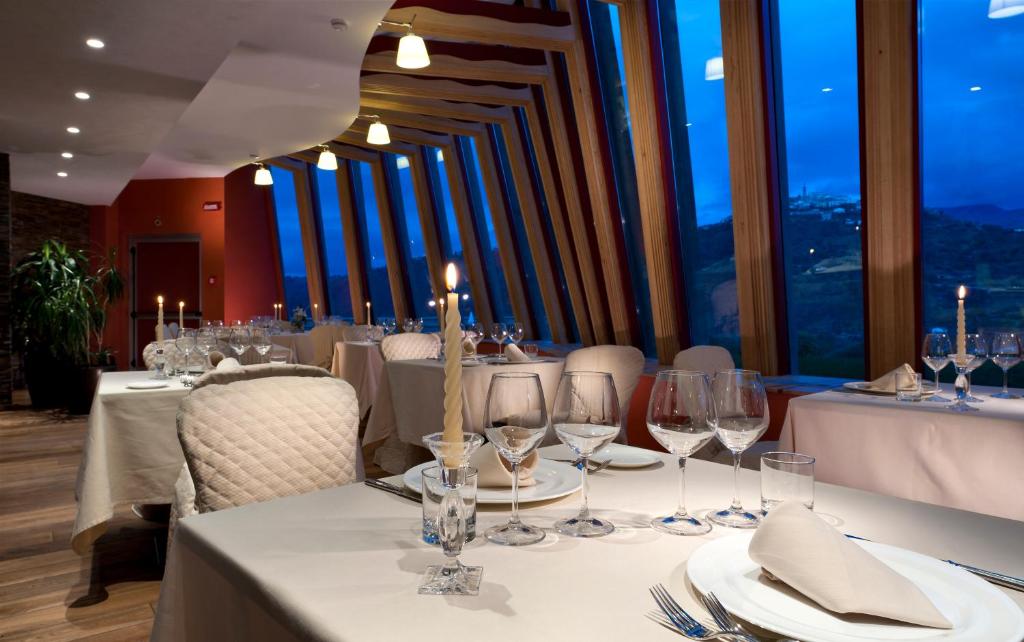 Restaurace v ubytování Bouganville Hill Resort & Wellness Space