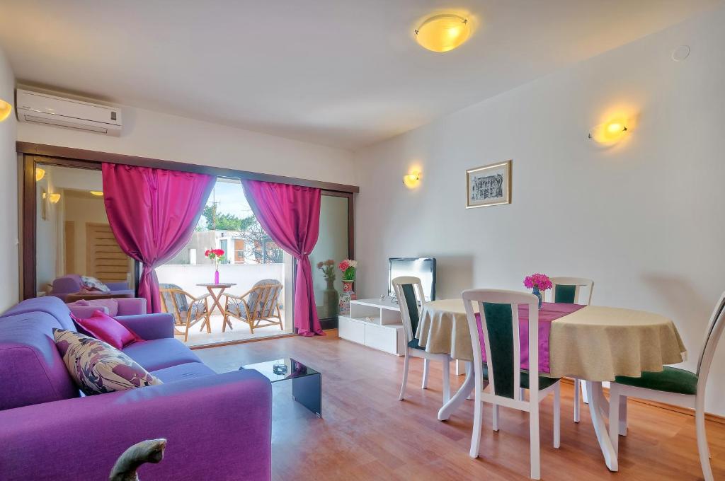 Apartments Žuvela - One-Bedroom Apartment With Pool View
