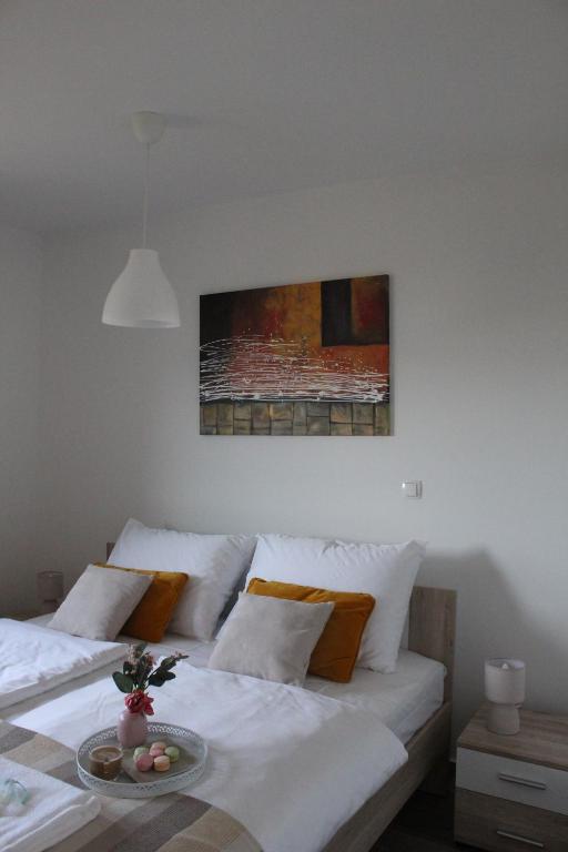 Łóżko lub łóżka w pokoju w obiekcie Maristo Apartments