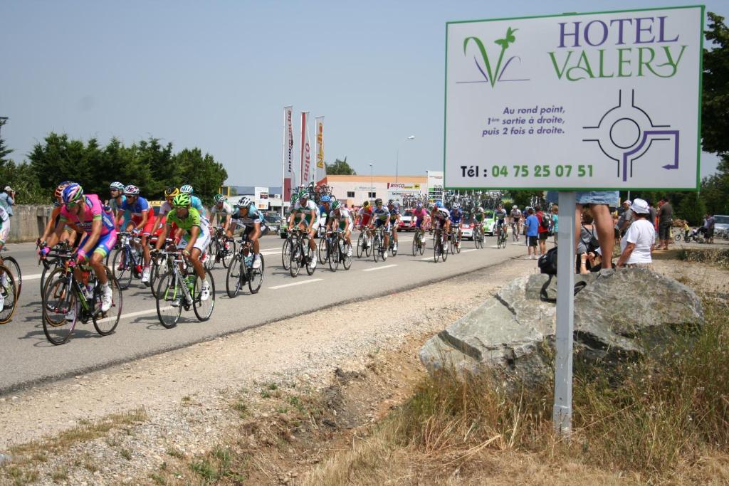 Jízda na kole v ubytování Hôtel Valery nebo okolí
