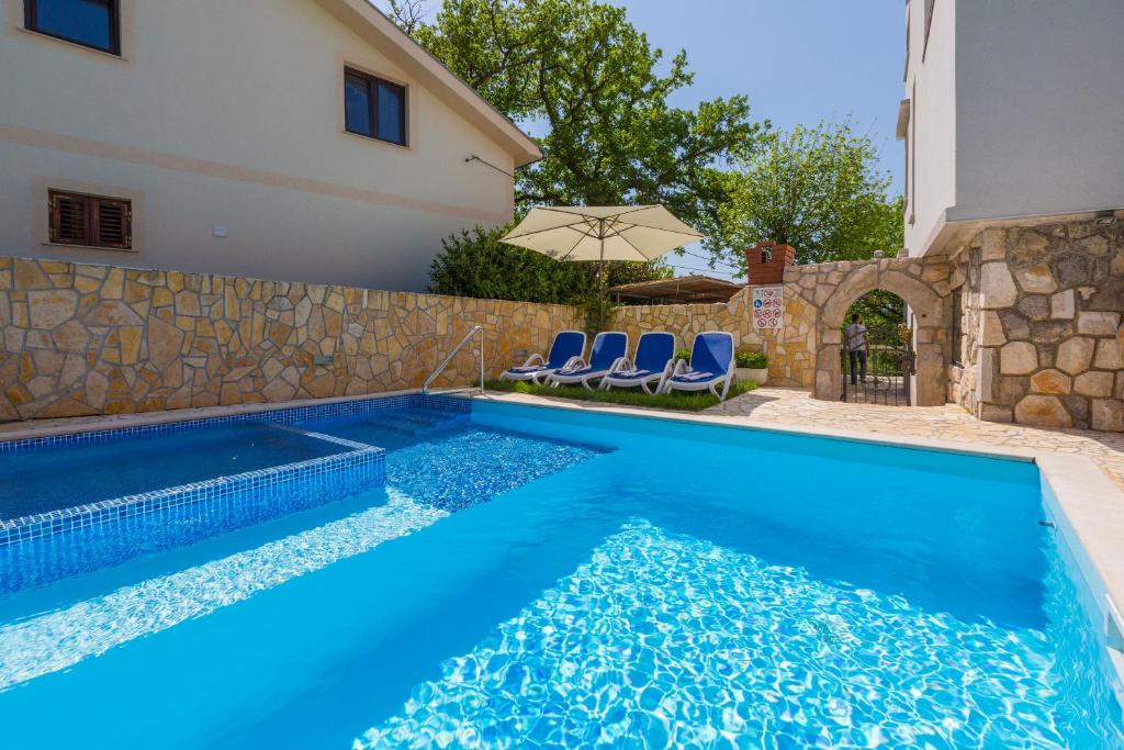 Bazén v ubytovaní Apartment LINDA alebo v jeho blízkosti