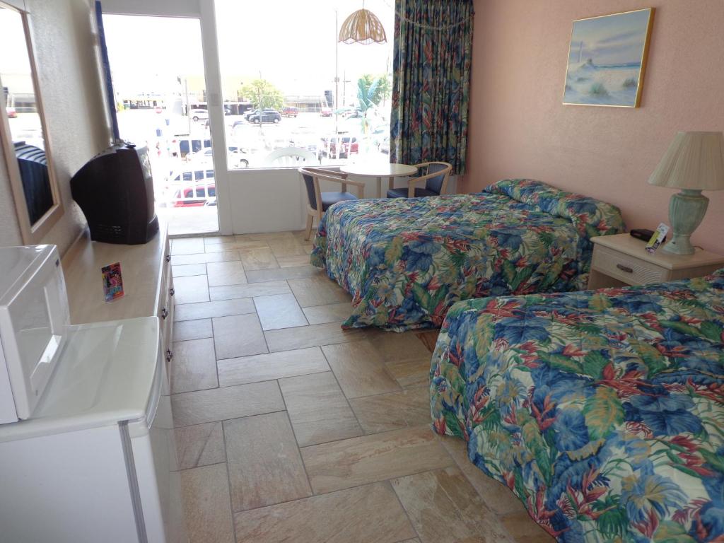 Postel nebo postele na pokoji v ubytování Quarterdeck Motel