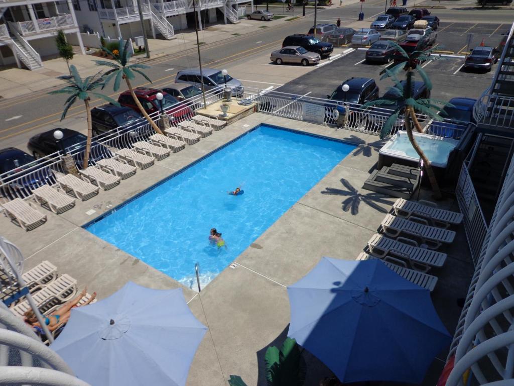 Bazén v ubytování Quarterdeck Motel nebo v jeho okolí
