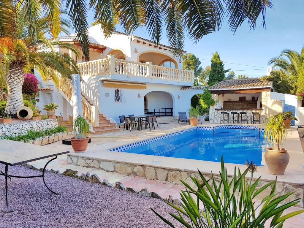 willa z basenem i domem w obiekcie Villa Mi Sueno by Interhome w mieście Fanadix