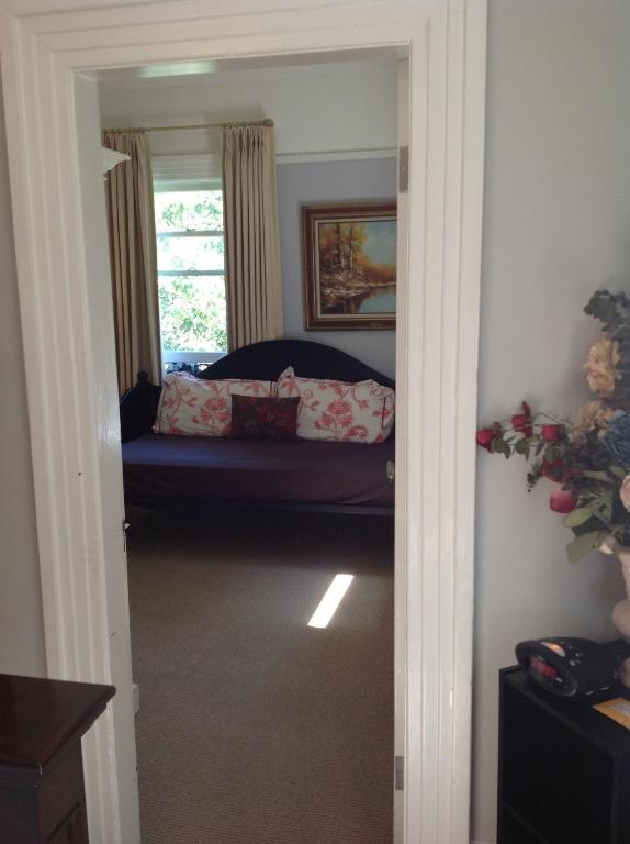 Barclay House Bed and Breakfast - Deluxe King Room