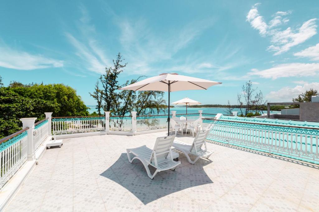 Bella Guesthouse Charming Beachfront Stay - 18