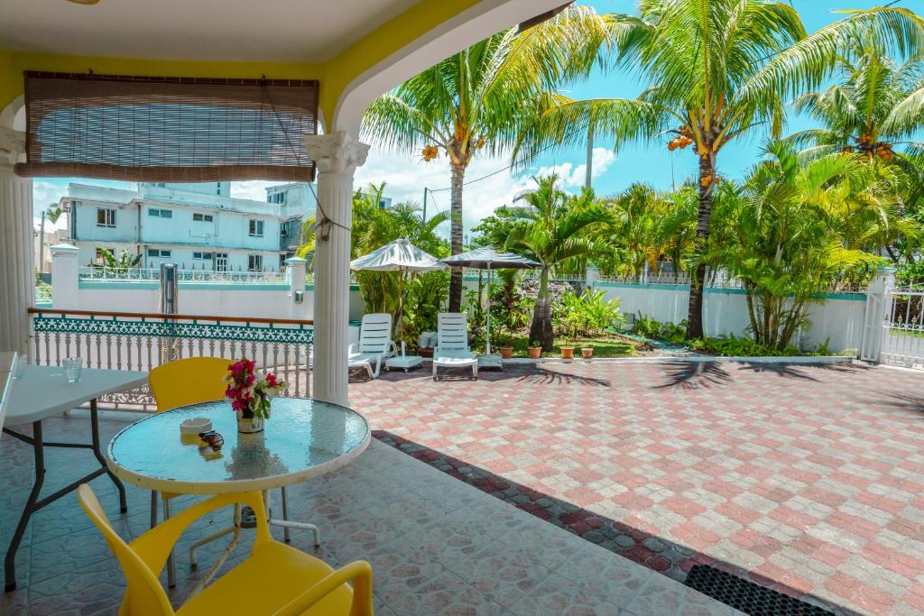 Bella Guesthouse Charming Beachfront Stay - 19