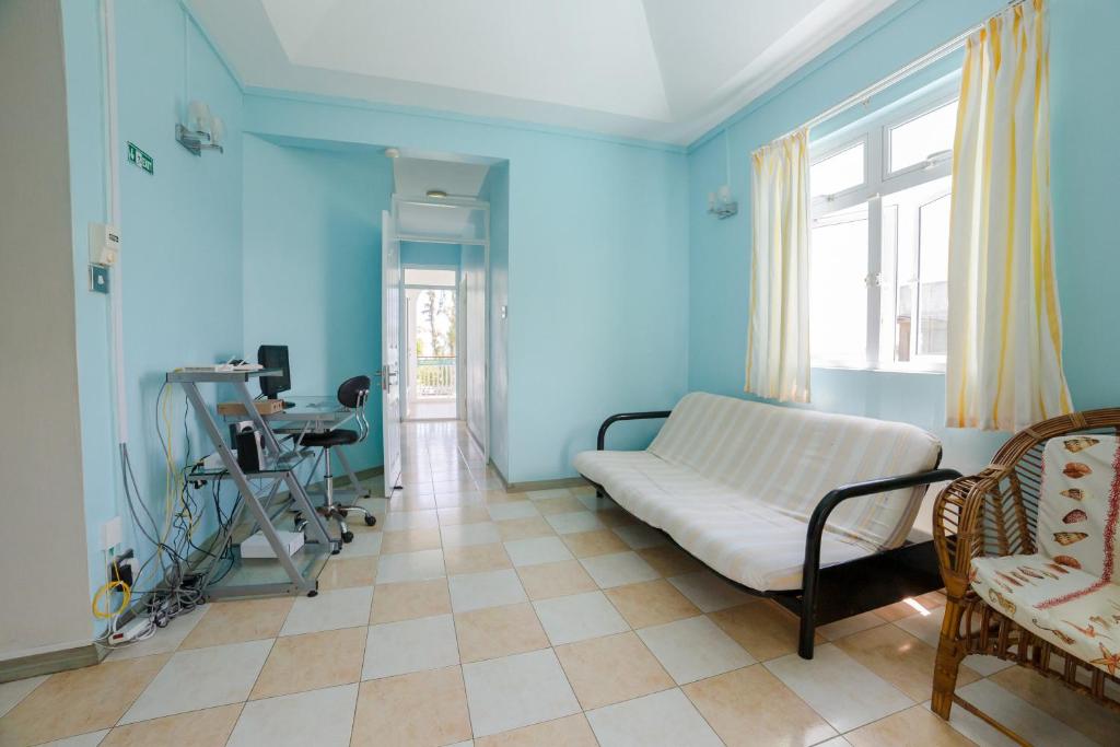 Bella Guesthouse Charming Beachfront Stay - 9