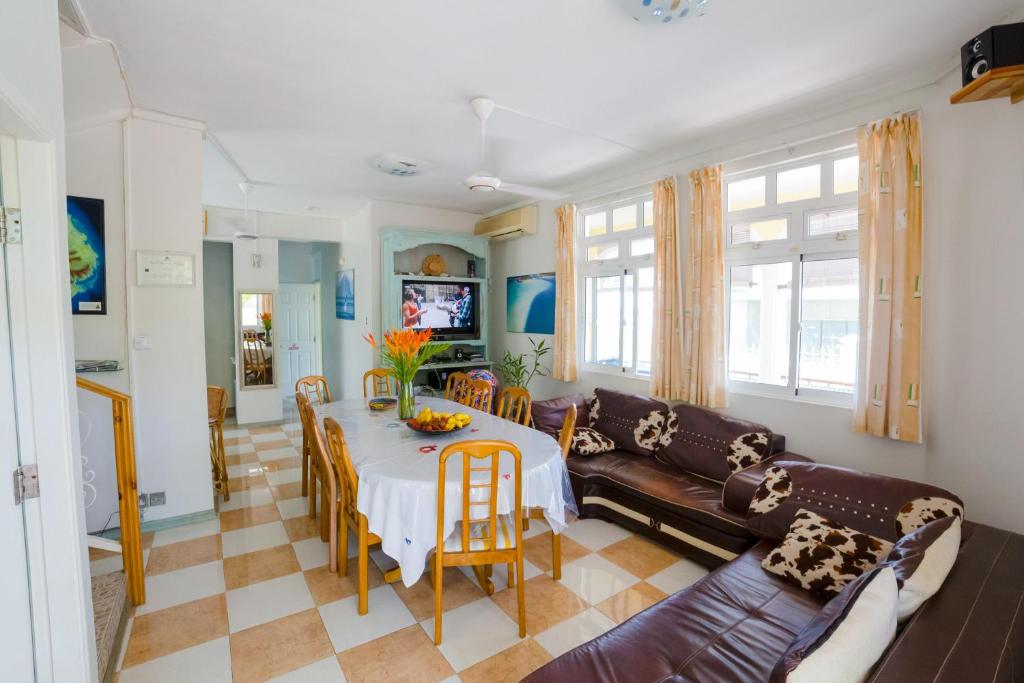 Bella Guesthouse Charming Beachfront Stay - 10
