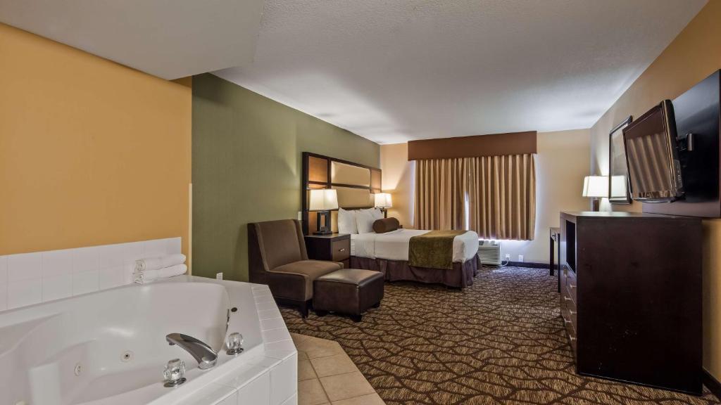 Best Western PLUS Vancouver Mall Drive - 